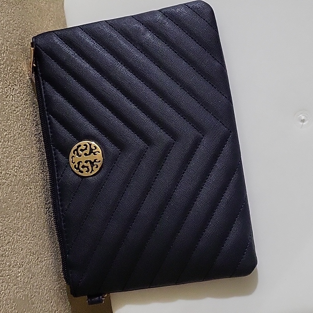 A purse - Picture 10 of 12